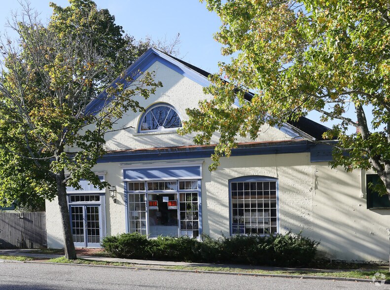 More Photos Of 53 N Sea Rd, Southampton Freestanding For Lease