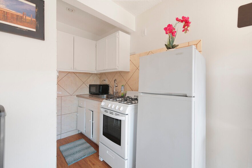 More Photos Of 1719 N Wilton Pl, Los Angeles Apartments For Sale