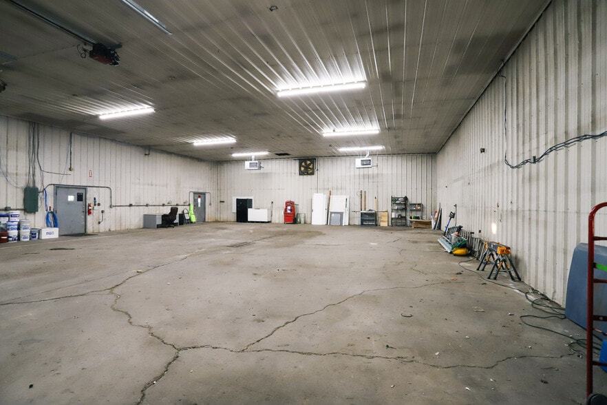 More Photos Of 1301 Fabricon Blvd, Jeffersonville Light Manufacturing For Lease