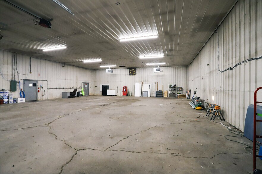 More Photos Of 1301 Fabricon Blvd, Jeffersonville Light Manufacturing For Lease