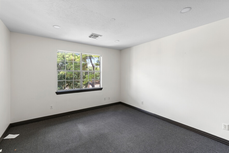 More Photos Of 8125 N Sam Houston Pky W, Houston Medical For Sale