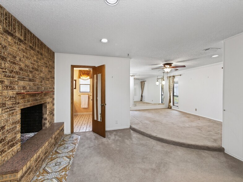 More Photos Of 1702 Lone Oak Dr, Leander Flex For Sale
