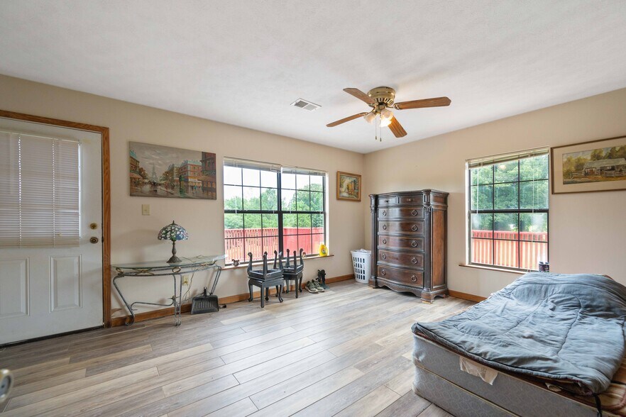 More Photos Of 7386 Mt Carmel Rd, Decaturville Convenience Store For Sale