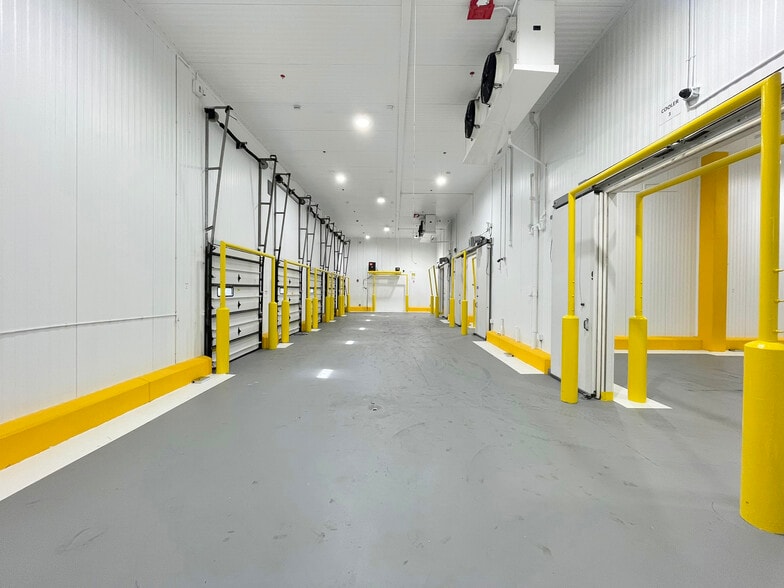 More Photos Of 4176 Mercantile Ave, Naples Distribution For Sale