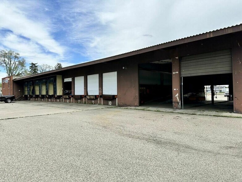 More Photos Of 3333 W Saint Joseph St, Lansing Truck Terminal For Lease