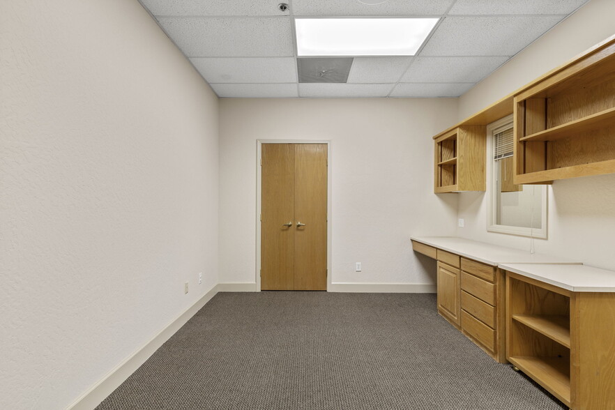 More Photos Of 13620 Lincoln Way, Auburn Office For Lease