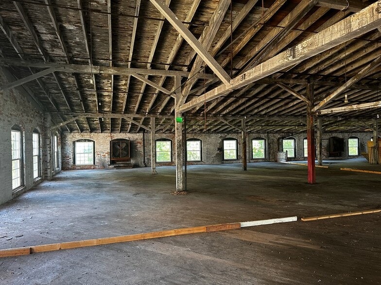 More Photos Of 100 S Clinton St, Dayton Distribution For Sale