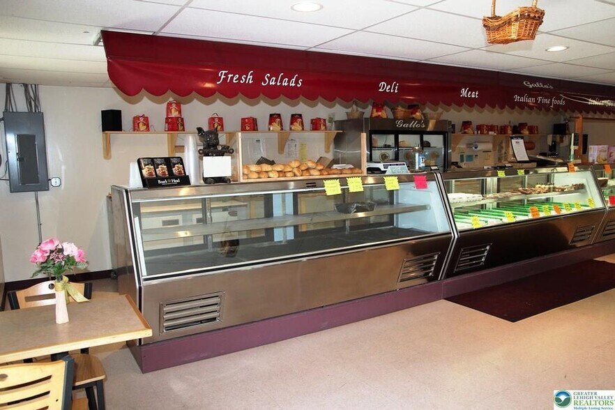 More Photos Of 1463 Limeport Pike, Coopersburg Restaurant For Sale