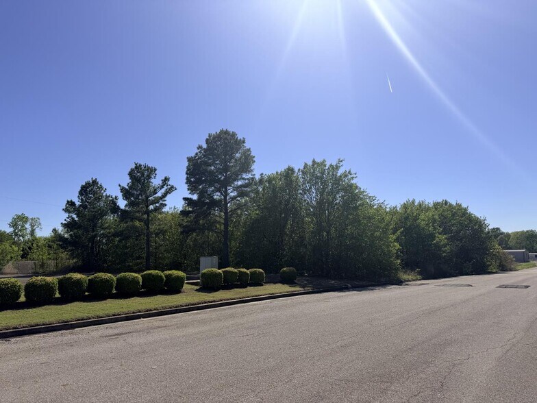 More Photos Of 0 English Towne Rd, Memphis Land For Sale