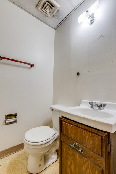 More Photos Of 6300 Forward Ave, Pittsburgh Storefront Retail Residential For Lease