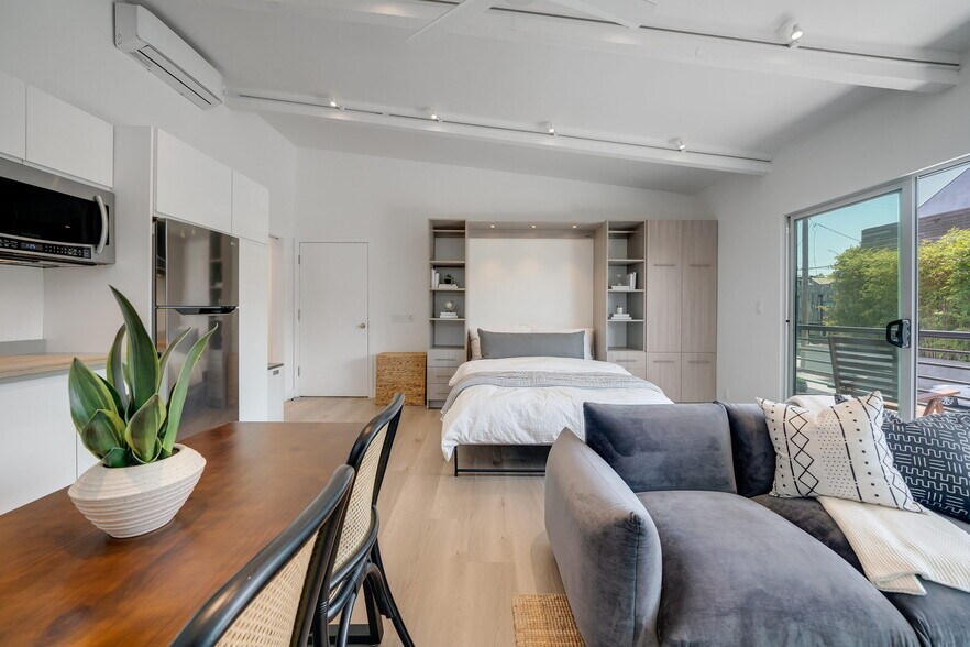 More Photos Of 2602 Pacific Ave, Venice Apartments For Sale