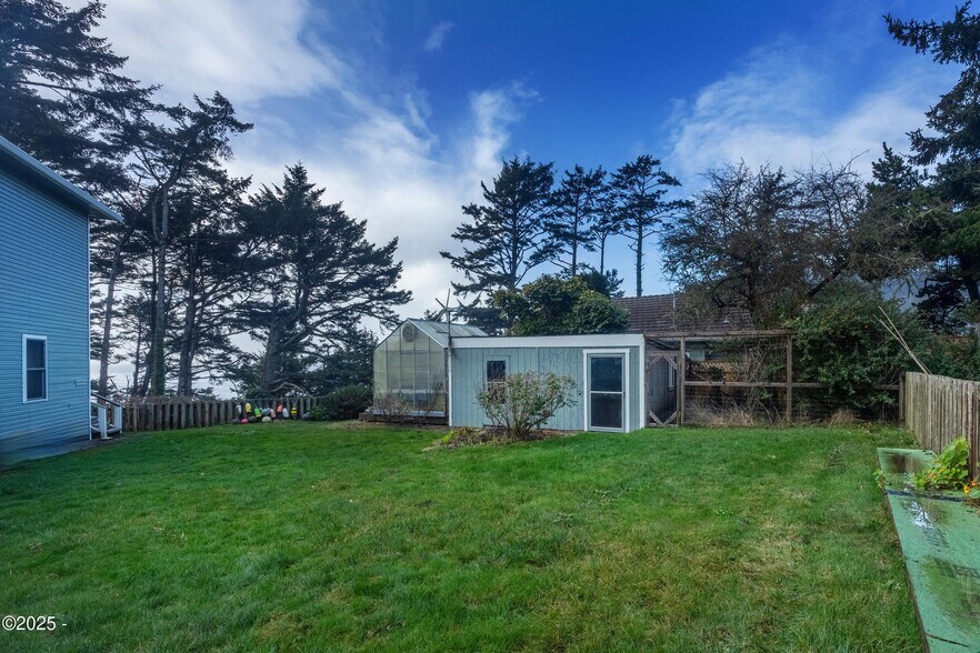 More Photos Of 4925 NW Woody Way, Newport Specialty For Sale