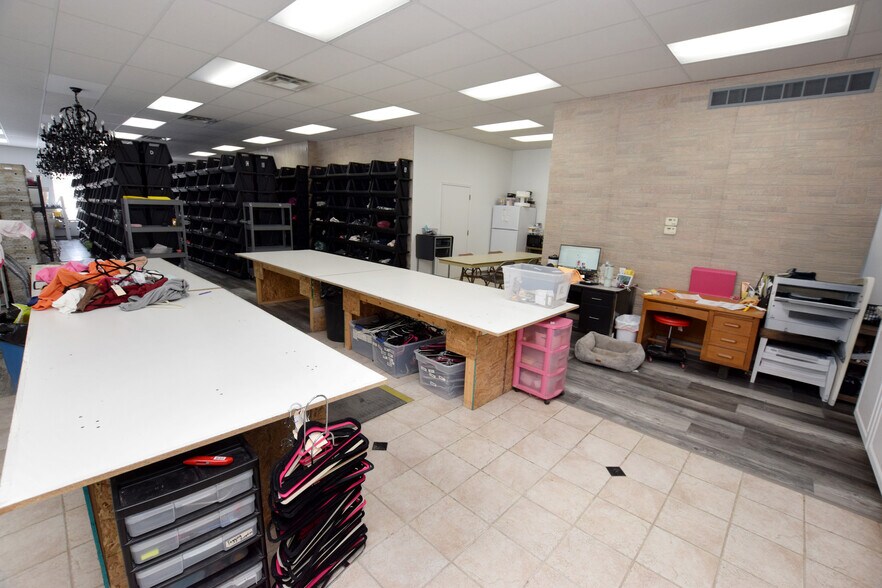 More Photos Of 5488 Richfield Rd, Flint Warehouse For Sale