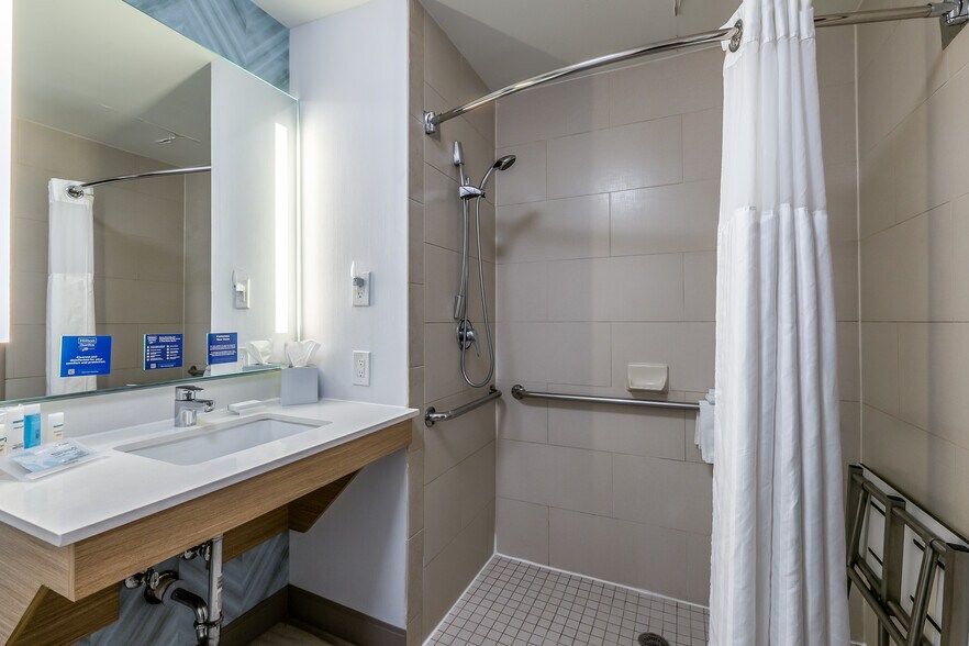 More Photos Of 4400 North Fwy, Fort Worth Hotel For Sale