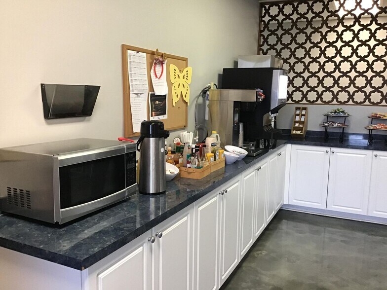 More Photos Of 300 S 6th St, Fort Pierce Office For Sale