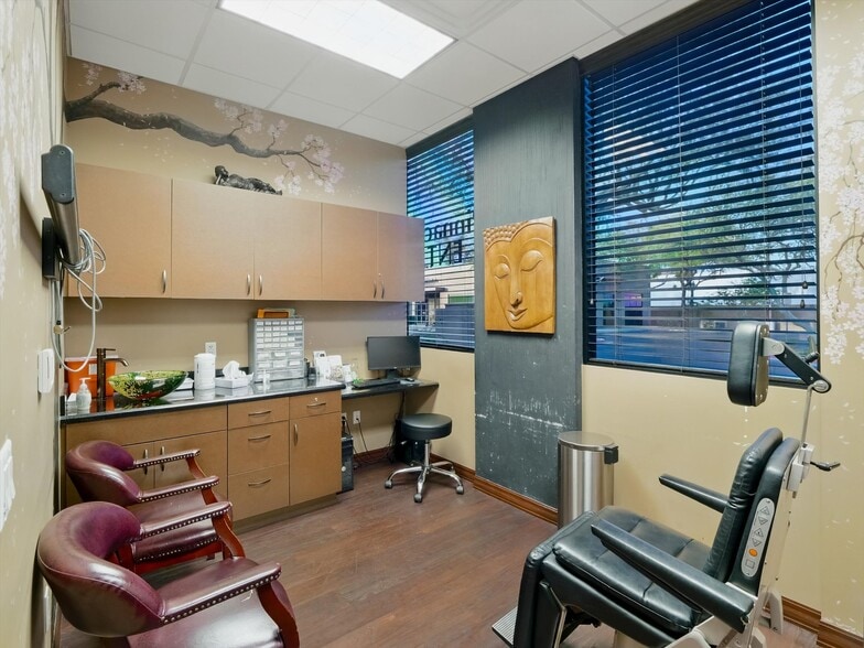 More Photos Of 16841 N 31st Ave, Phoenix Medical For Sale