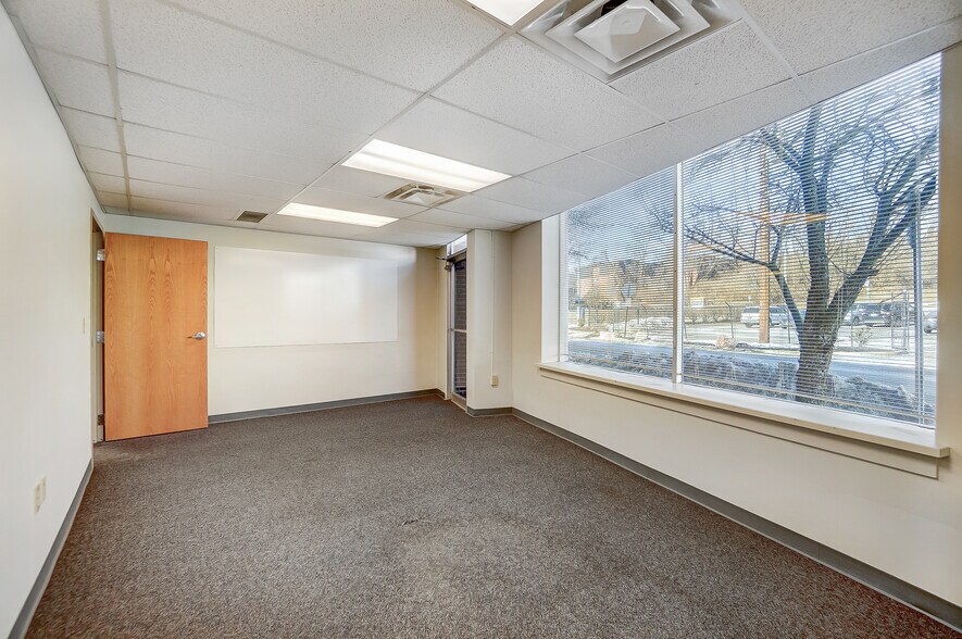 More Photos Of 3925-3927 Brotherton Rd, Cincinnati Office For Sale
