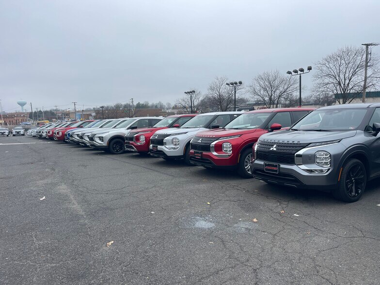 More Photos Of 9075-9125 Antique Way, Manassas Warehouse For Lease