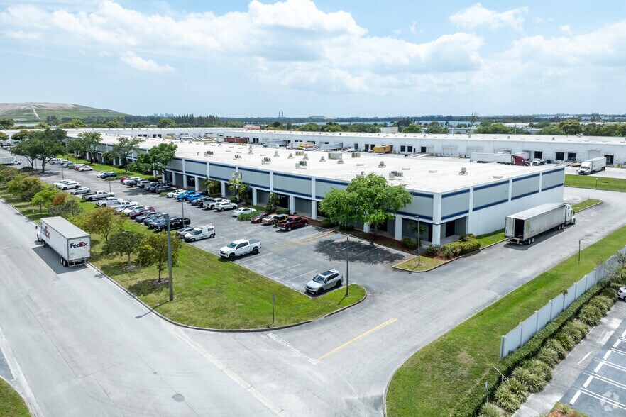 More Photos Of 11700 NW 101st Rd, Medley Warehouse For Lease