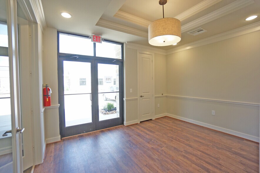 More Photos Of 633 E Fernhurst Dr, Katy Medical For Lease