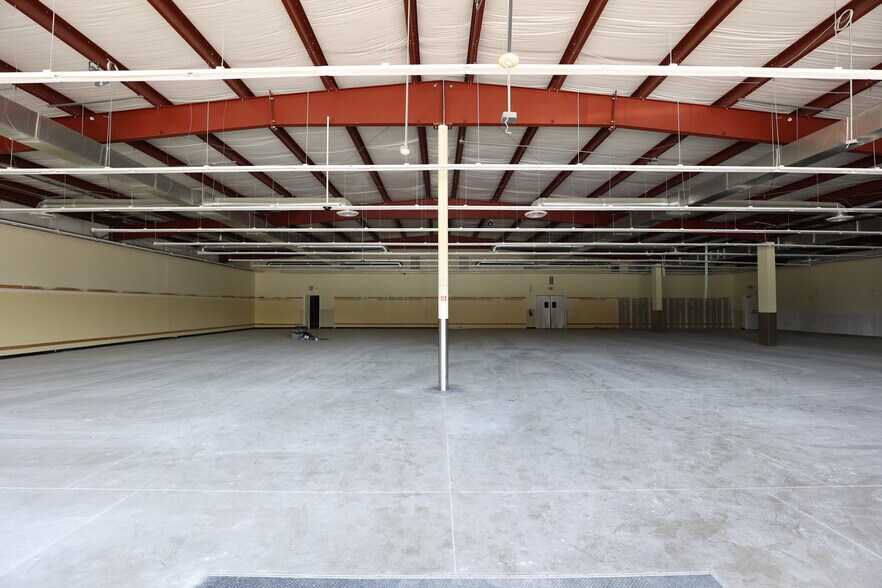 More Photos Of 29 Olive St, La Center Storefront For Lease