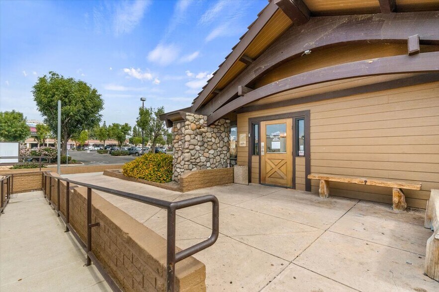 More Photos Of 2673 Mount Vernon Ave, Bakersfield Restaurant For Sale
