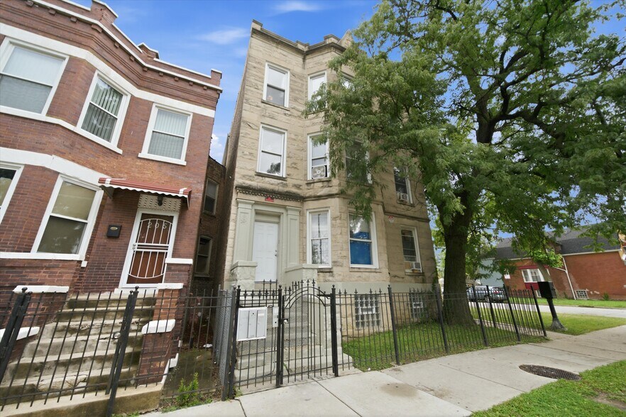 More Photos Of 201 N Laramie Ave, Chicago Apartments For Sale