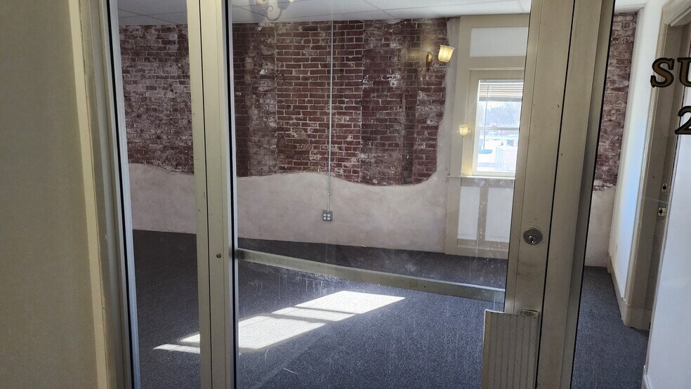 More Photos Of 14-18 Broadway, Taunton Storefront Retail Office For Lease