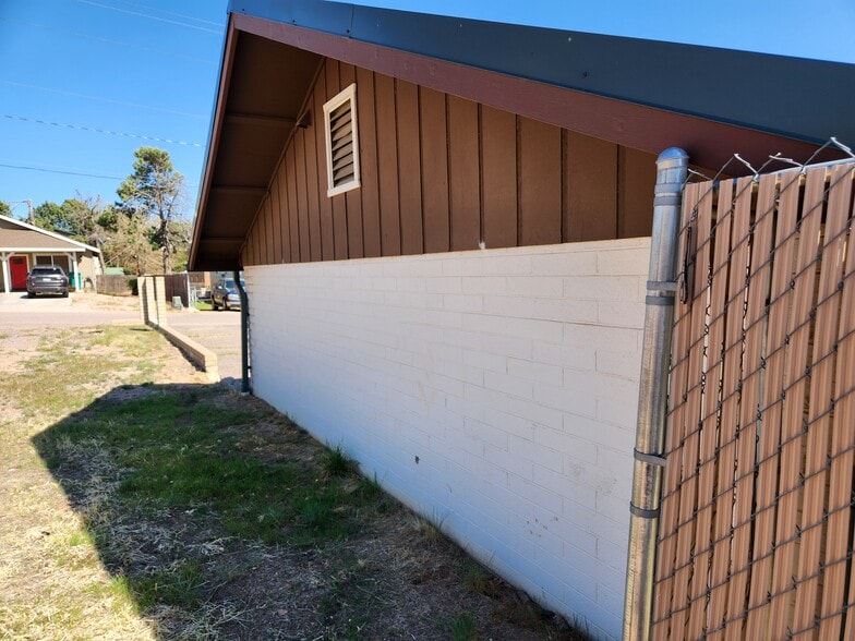 More Photos Of 704 S Meadow St, Payson Office For Sale