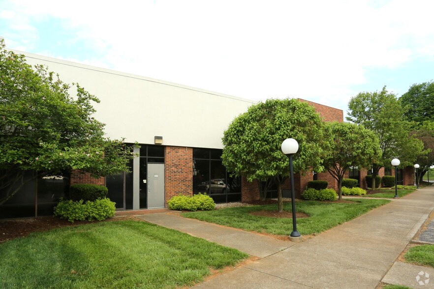 More Photos Of 3600 Chamberlain Ln, Louisville Light Manufacturing For Lease