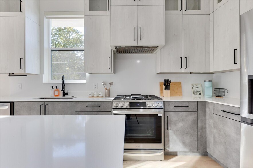 More Photos Of 1512 Seegar St, Dallas Apartments For Sale