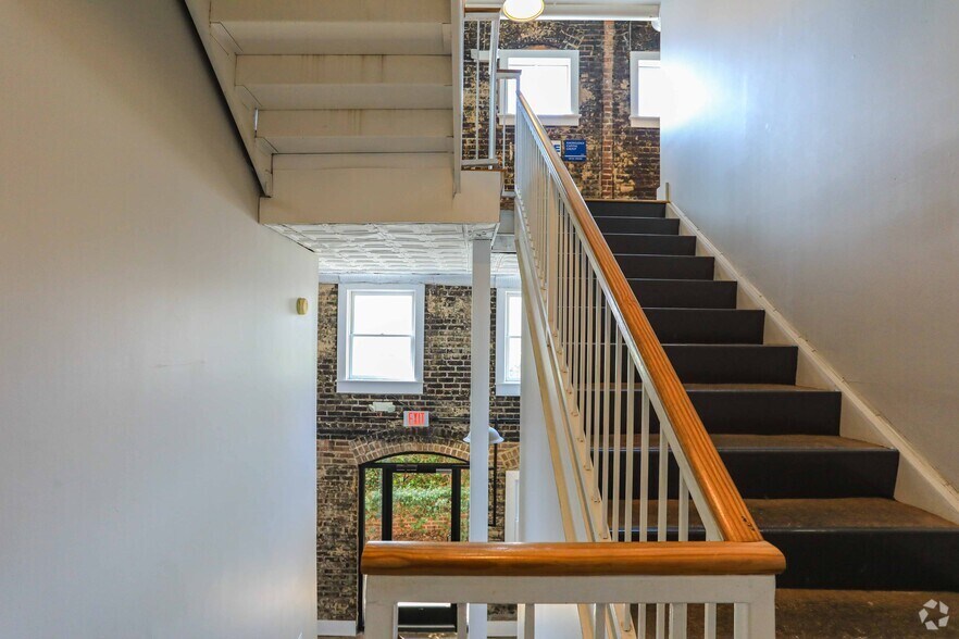 More Photos Of 445 King St, Charleston Office For Lease