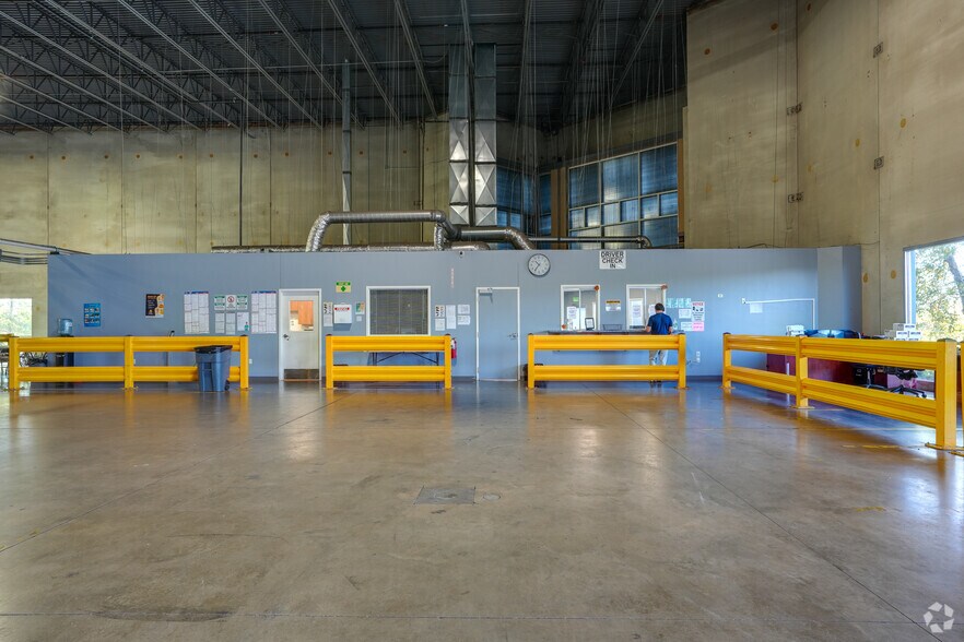 More Photos Of 6515 Ameriplex Dr, Portage Warehouse For Lease