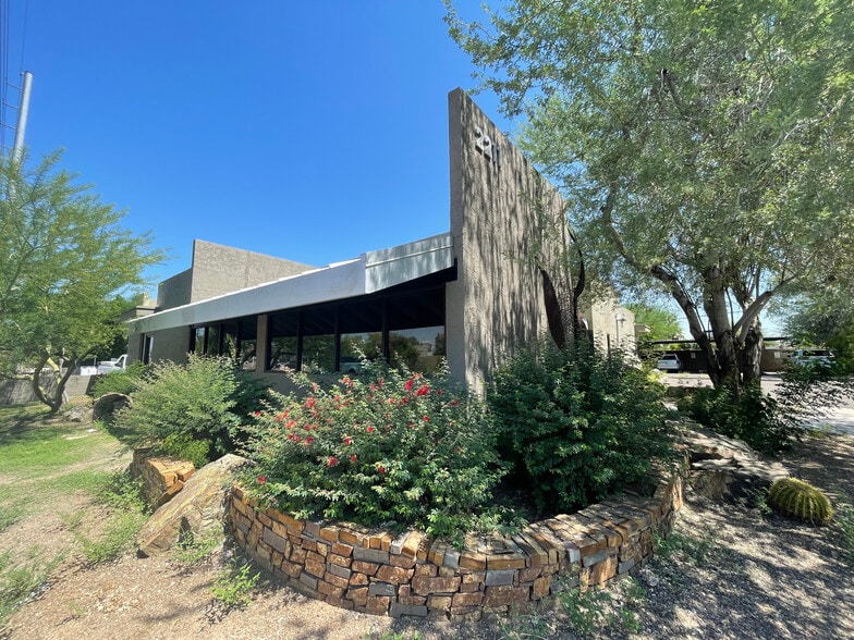 Primary Photo Of 2211 N 7th St, Phoenix Office For Sale
