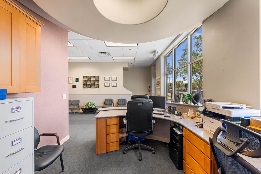 More Photos Of 514 Commerce Ave, Palmdale Medical For Sale