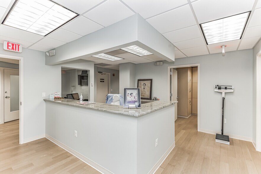 More Photos Of 131 Elden St, Herndon Medical For Sale