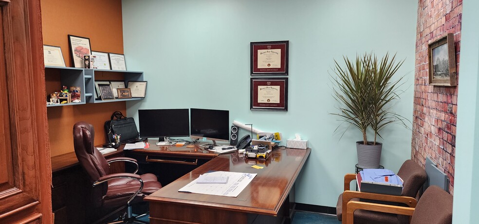 More Photos Of 224 N Stewart Ave, Springfield Warehouse For Lease