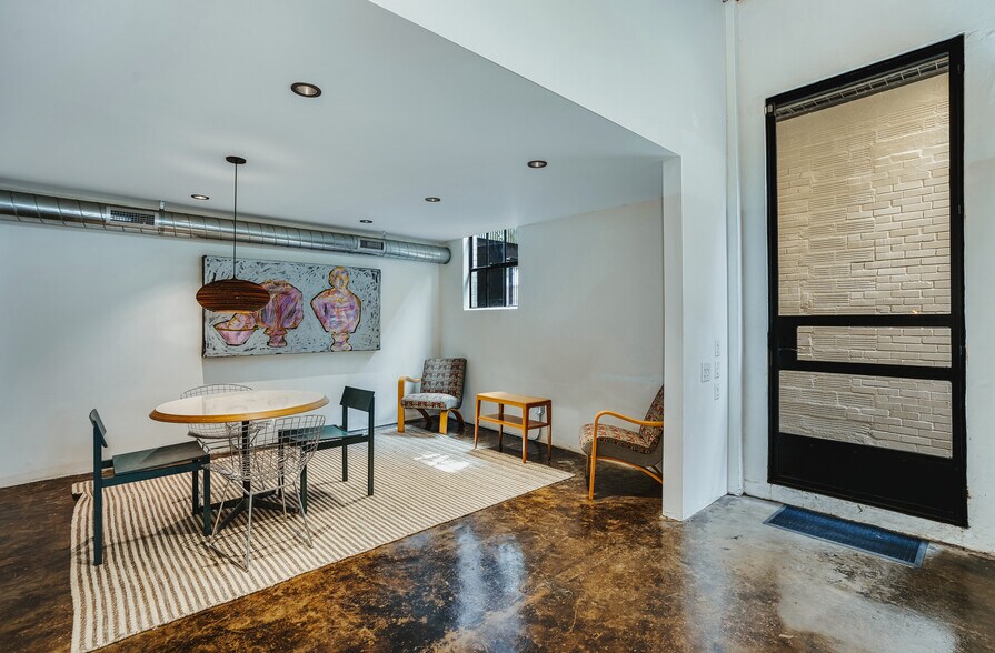 More Photos Of 311-321 Sixth St, San Antonio Office For Sale