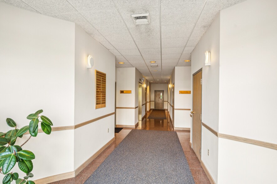 More Photos Of 111 Simsbury Rd, Avon Medical For Lease