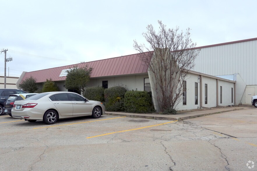More Photos Of 10344 E 58th St, Tulsa Distribution For Lease