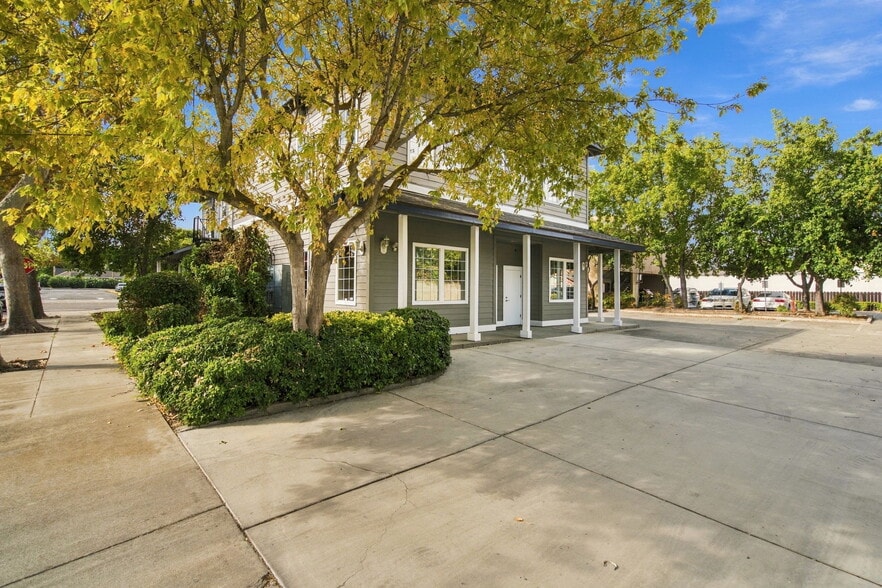 More Photos Of 403 W 11th St, Tracy Office For Sale
