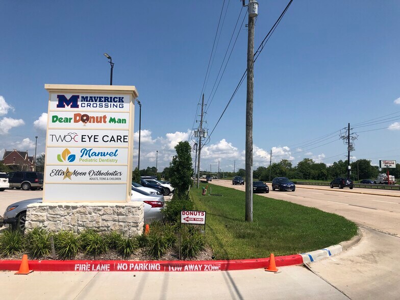 More Photos Of 19427 Highway 6 Hwy, Manvel Storefront Retail Office For Lease