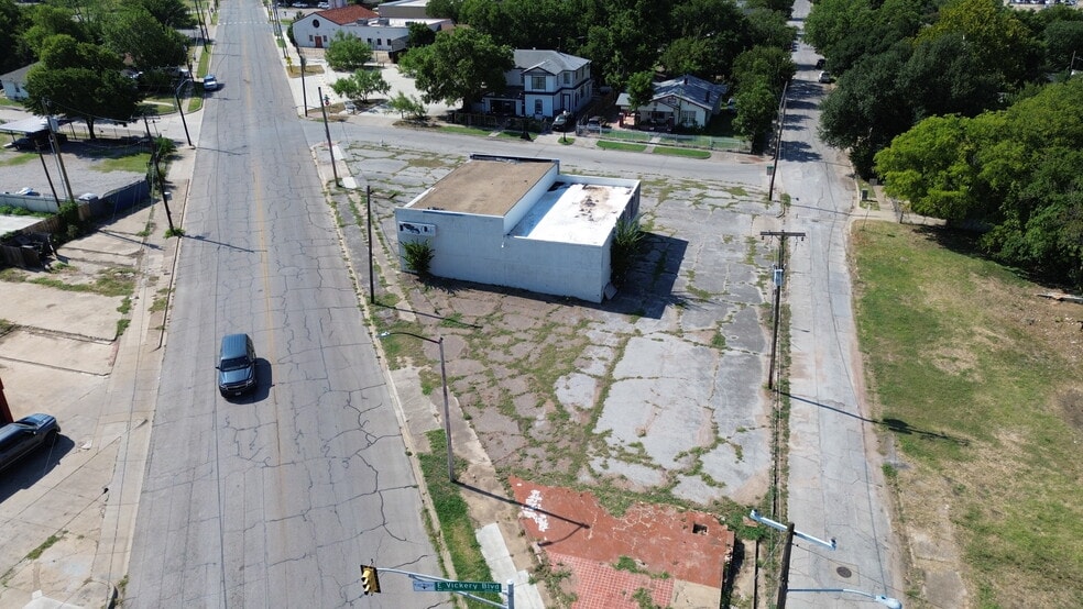 More Photos Of 804 Nashville Ave, Fort Worth Freestanding For Sale