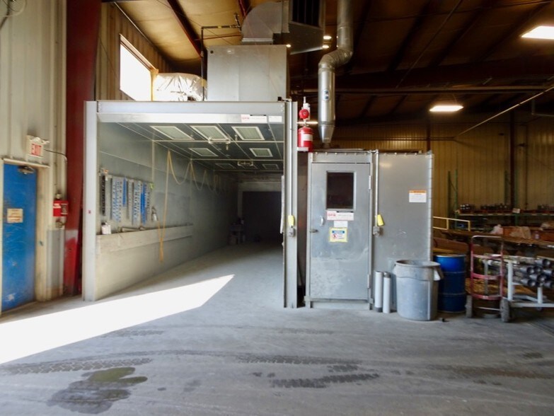 More Photos Of 4604 62nd Ave, Lloydminster Warehouse For Lease