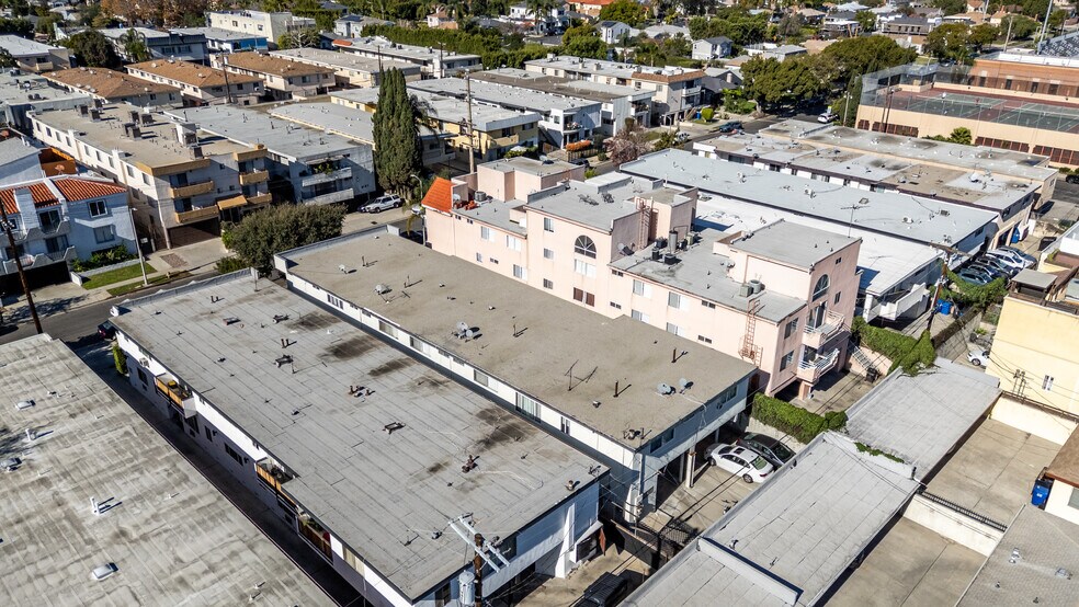 More Photos Of 3126 S Canfield Ave, Los Angeles Apartments For Sale