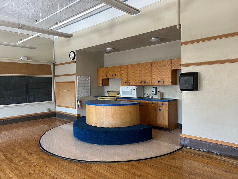 More Photos Of 1042 18th Ave SE, Minneapolis Schools For Sale