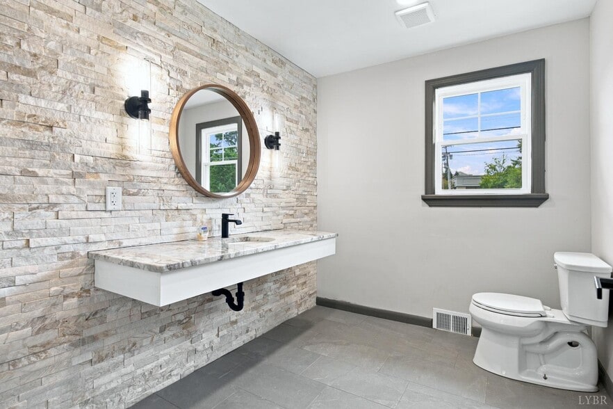 More Photos Of 7609 Timberlake Rd, Lynchburg Office For Sale