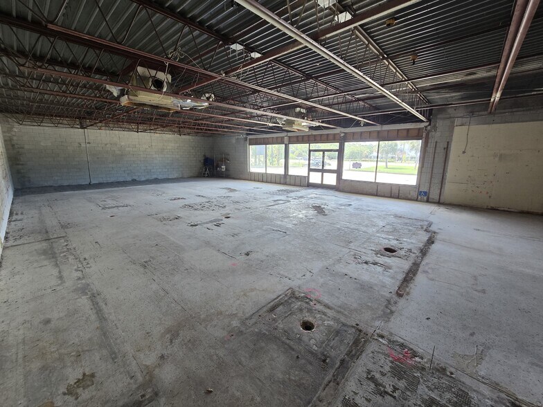 More Photos Of 8801 20th St, Vero Beach Convenience Store For Sale