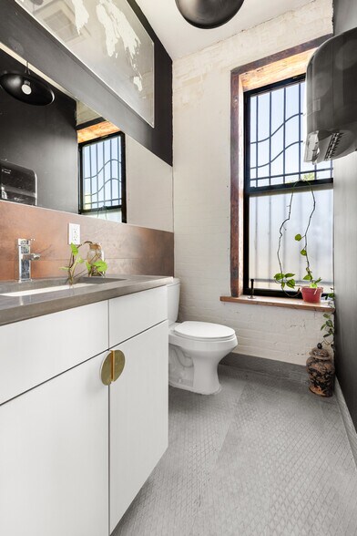 More Photos Of 18 Herkimer Pl, Brooklyn Office For Lease