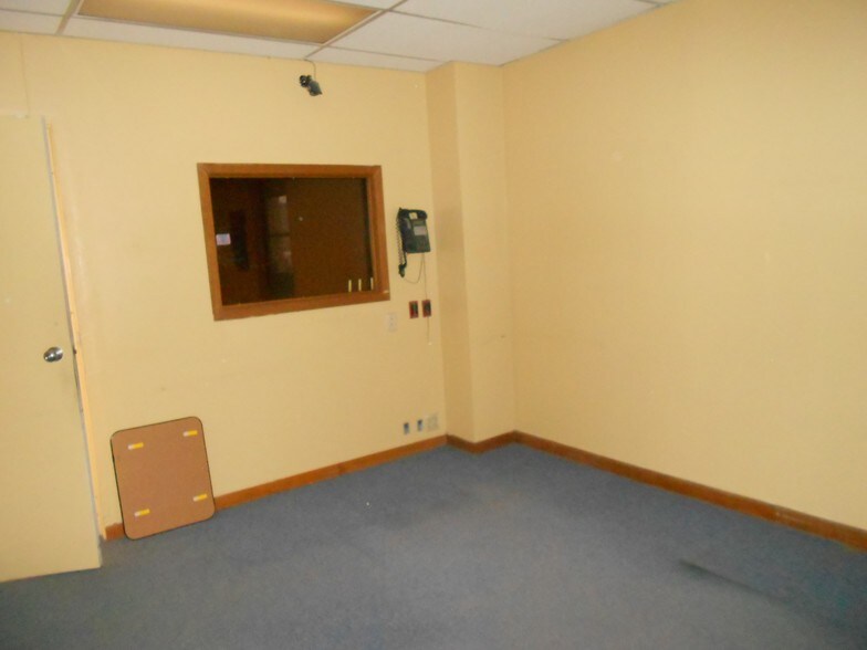 More Photos Of 218 Elm St, Abilene Flex For Sale